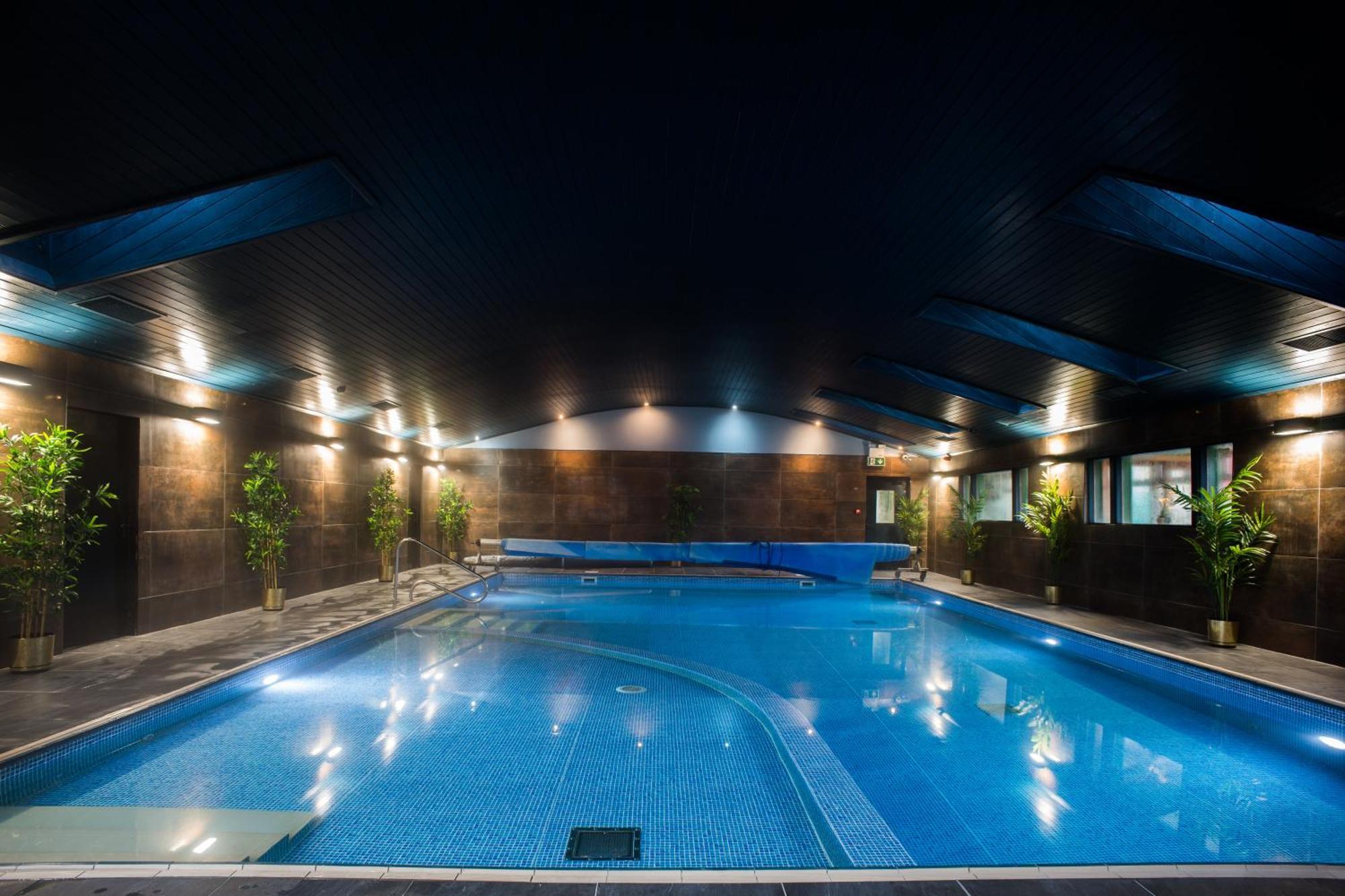 Holyrood Hotel - Leisure Centre & The Spa At Orchids Бандоран Экстерьер фото