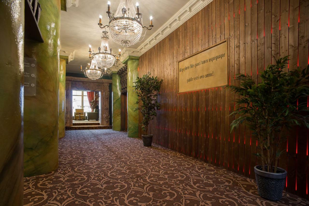 Holyrood Hotel - Leisure Centre & The Spa At Orchids Бандоран Экстерьер фото